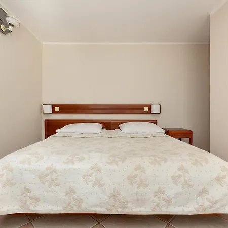 Dom Goscinny Sand Oda ve Kahvaltı 3*